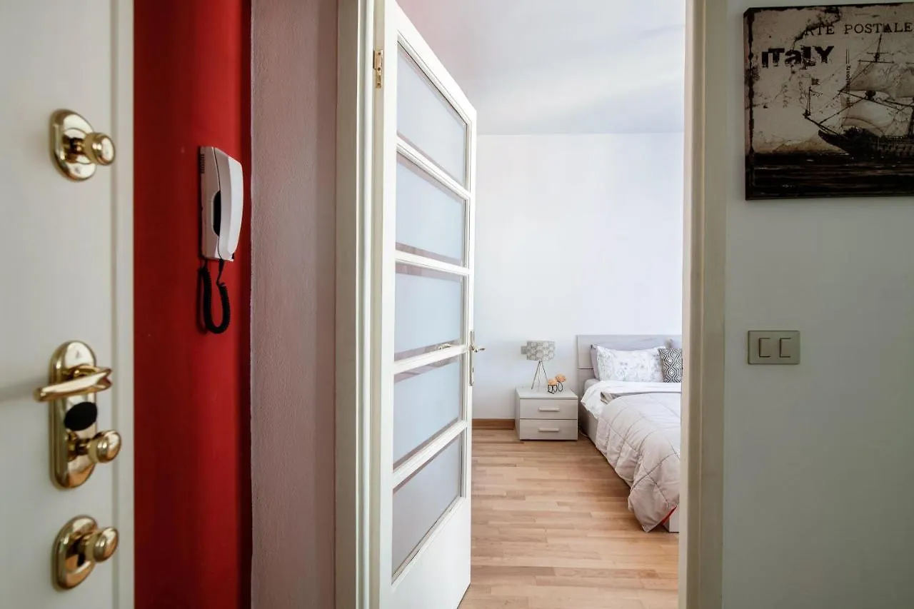 Anna'S Home Super Cozy Flat, With A/C, High Speed Wifi, Near The Lake And Public Transport Como Italien